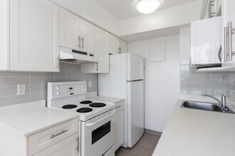 1750 Davie St in Vancouver, BC - Building Photo - Building Photo