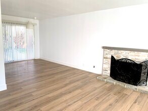 2127 Paradise Hills Rd in San Diego, CA - Foto de edificio - Building Photo