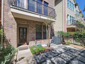 2904 Chenevert St in Houston, TX - Building Photo - Building Photo