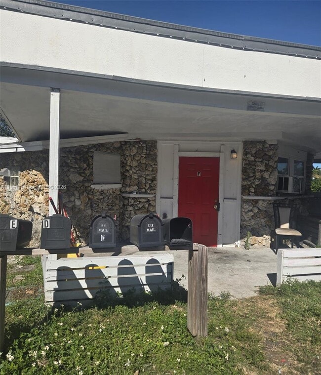 property at 1189 N Tamiami Trl