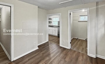 1700 Ashmore Ave, Unit b in Chattanooga, TN - Foto de edificio - Building Photo