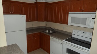 10749 Cleary Blvd in Plantation, FL - Building Photo