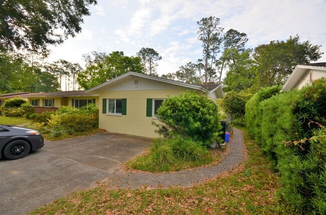 2231 NW 21st Ave in Gainesville, FL - Building Photo - Building Photo