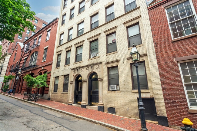 4 Joy St, Unit 8 in Boston, MA - Foto de edificio - Building Photo
