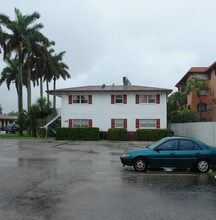 Palm King Apartments in Fort Lauderdale, FL - Foto de edificio - Building Photo