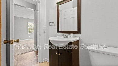 1451 W Ocean View Ave in Norfolk, VA - Building Photo - Building Photo