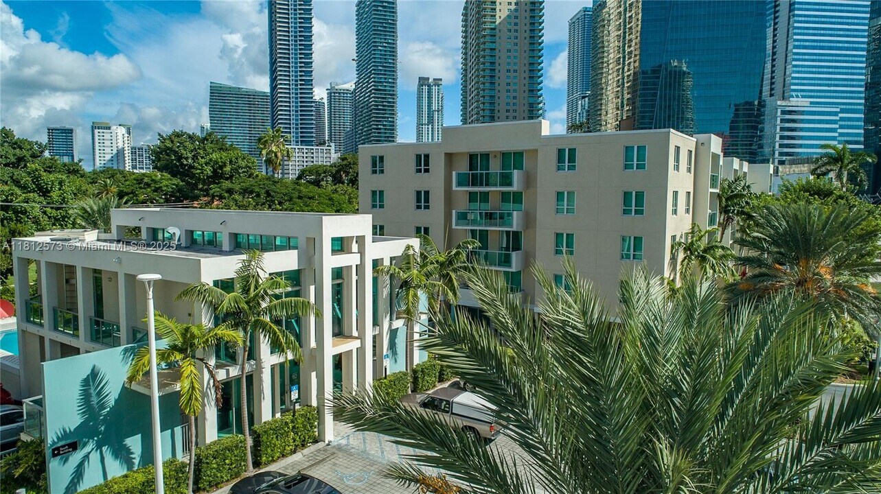 1550 Brickell Ave in Miami, FL - Building Photo