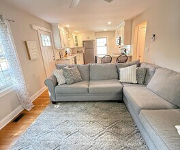 152 Hewitt Rd in Stonington, CT - Building Photo - Building Photo