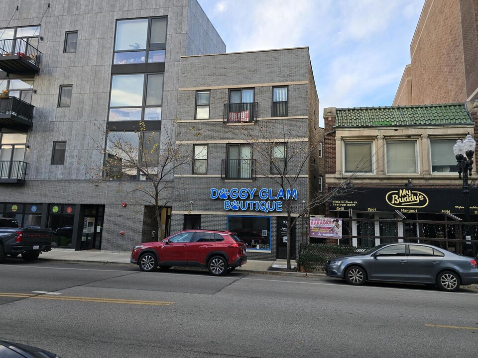 4414 N Clark St in Chicago, IL - Foto de edificio