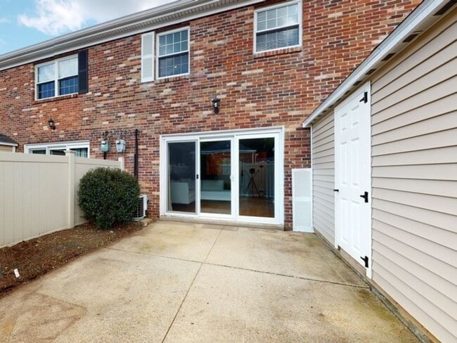 2008 Windsor Dr in Framingham, MA - Building Photo - Building Photo