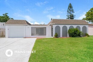 5127 Reseda Dr in New Port Richey, FL - Building Photo