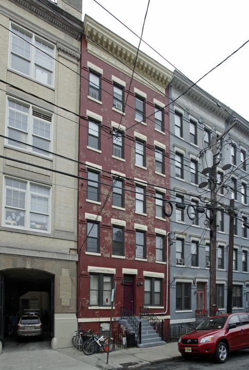 821 Park Ave in Hoboken, NJ - Building Photo