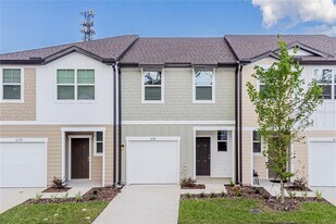 6174 Daerr Rdg St in Zephyrhills, FL - Building Photo