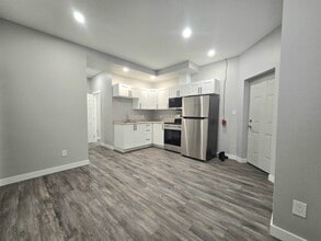 Unit 8 -337 Grenville Ave in Thunder Bay, ON - Building Photo - Building Photo