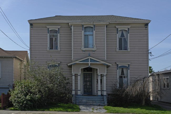 3014 Encinal Ave in Alameda, CA - Foto de edificio - Building Photo