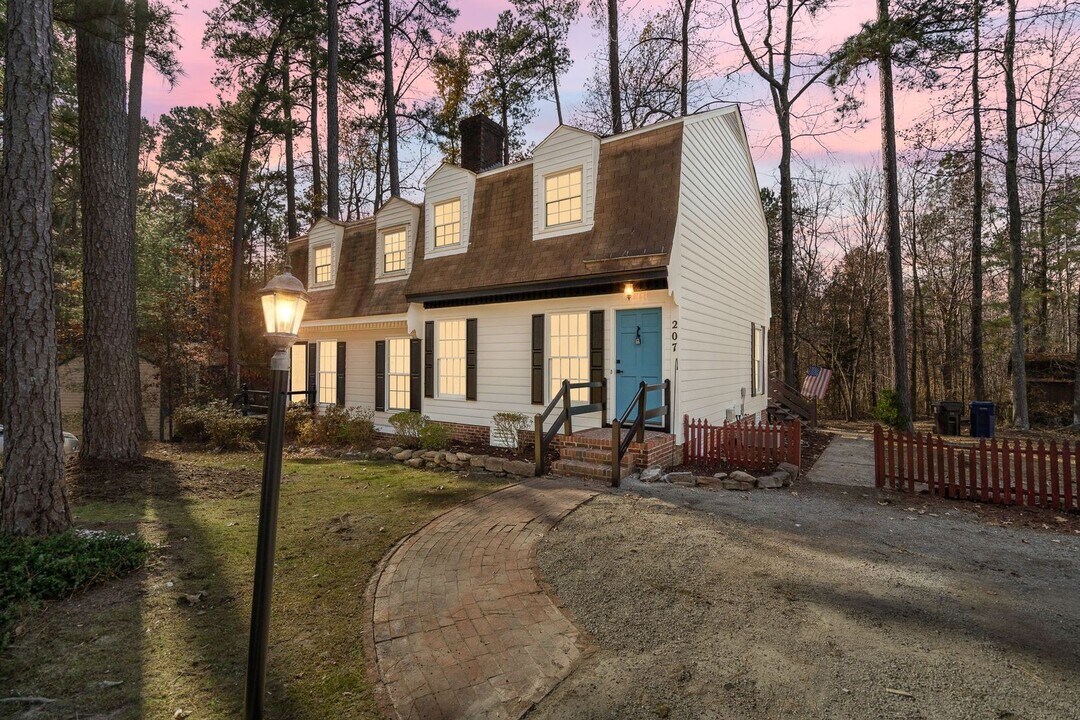 207 Jamestown Dr in Sanford, NC - Building Photo