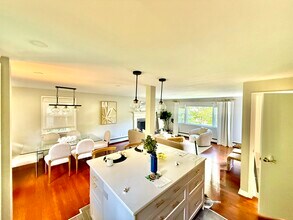 128 West Ave in Darien, CT - Building Photo - Building Photo