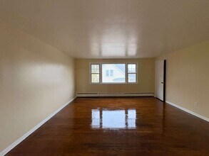 880 First Ave, Unit 4 in West Haven, CT - Building Photo - Building Photo