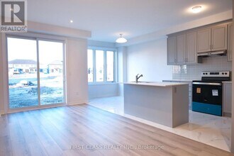 24 Kamper Ave in Richmond Hill, ON - Building Photo - Building Photo