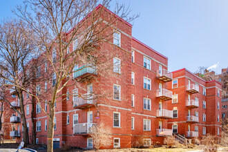 4802 De La Côte-Des-Neiges Ch in Montréal, QC - Building Photo - Building Photo