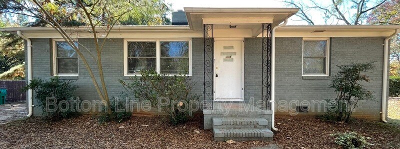 725 Tom Sadler Rd in Charlotte, NC - Building Photo