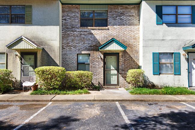 696 Tyner St in Fort Walton Beach, FL - Building Photo - Building Photo