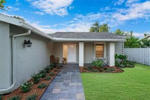 561 SW 168th Ter in Weston, FL - Building Photo