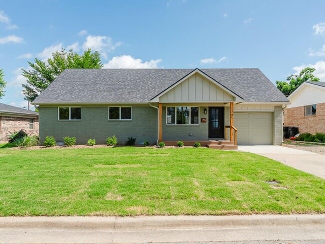 1705 W Cypress St in Rogers, AR - Building Photo - Building Photo