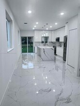10151 NW 21st Ct in Miami, FL - Building Photo - Building Photo
