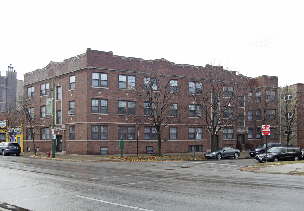 3852 N Clark St in Chicago, IL - Foto de edificio