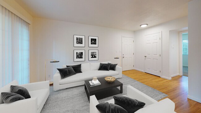 1013 Echo Rd, Unit 13 in Redding, CA - Building Photo - Building Photo