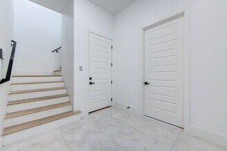 5702 Fairdale Ln in Houston, TX - Foto de edificio - Building Photo