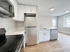 193-197-197 E Lancaster Ave in Wayne, PA - Building Photo