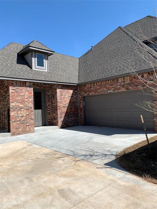 3415 Enclave Pl in Norman, OK - Building Photo
