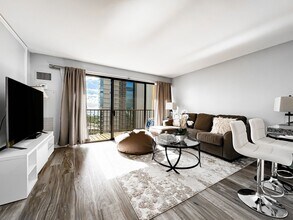 2140 Kuhio Ave in Honolulu, HI - Building Photo - Building Photo
