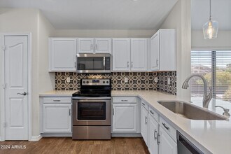 6529 W Paso Trail in Phoenix, AZ - Building Photo - Building Photo