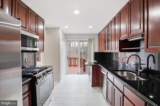 14518 Creek Branch Ct in Centreville, VA - Building Photo - Building Photo