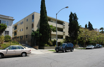 430 S Berendo St in Los Angeles, CA - Foto de edificio - Building Photo