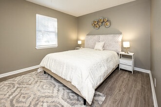 Bayou Apartments in Gulfport, MS - Building Photo - Interior Photo