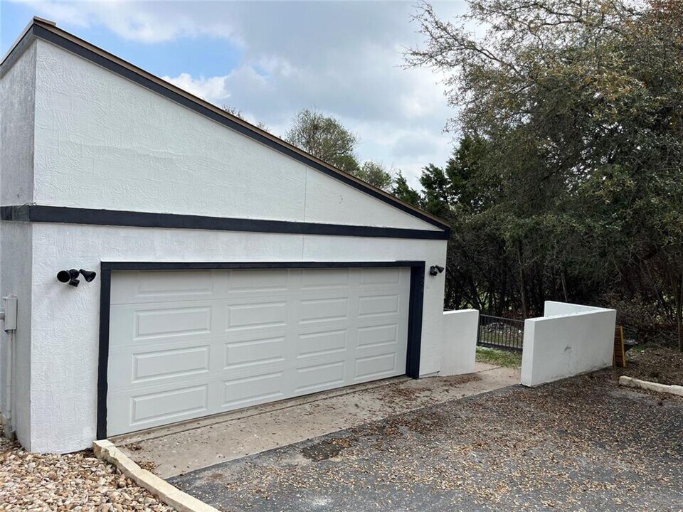 428 Seawind St in Lakeway, TX - Building Photo