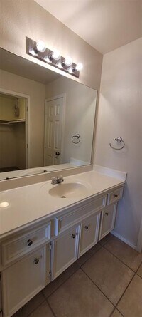 8007 Ellinger Ln photo'