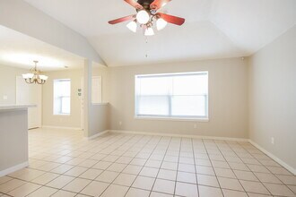 16901 Canary St in Conroe, TX - Foto de edificio - Building Photo