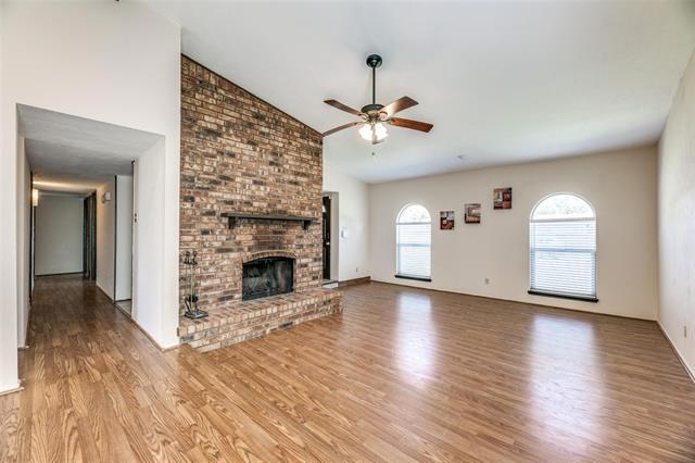 1525 Meandering Way in Garland, TX - Building Photo - Building Photo
