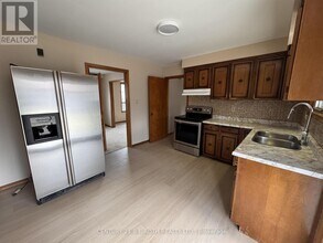 915 Taunton Rd E in Whitby, ON - Building Photo - Building Photo