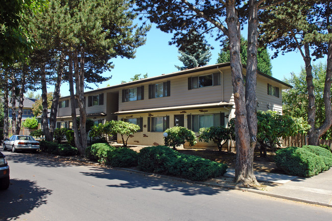 The Fernwood Apartments in Portland, OR - Foto de edificio - Building Photo