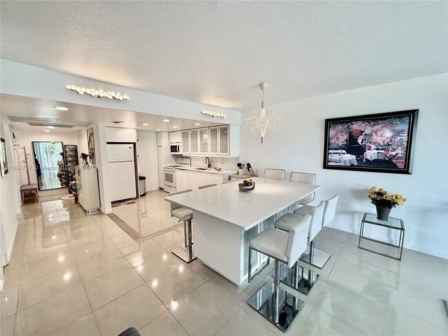 3051 S Palm Aire Dr in Pompano Beach, FL - Building Photo - Building Photo