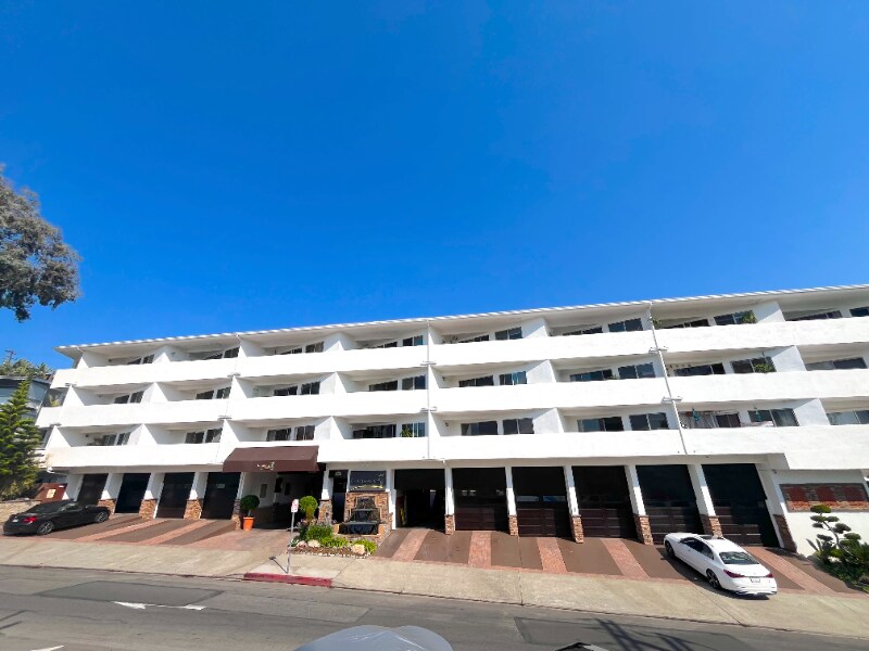 100 Cliff Dr in Laguna Beach, CA - Building Photo