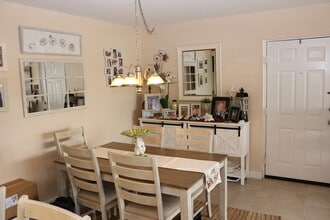 1548 SE Royal Green Cir in Port St. Lucie, FL - Building Photo - Building Photo