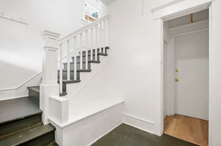 1115 NE 52nd St in Seattle, WA - Building Photo