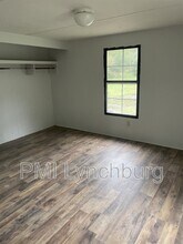 102 Sue Dr in Madison Heights, VA - Foto de edificio - Building Photo